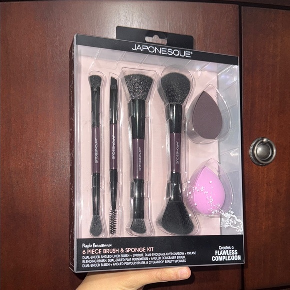 Japonesque 6 Piece Brush & Sponge Kit - Black and Pink - Picture 4 of 10